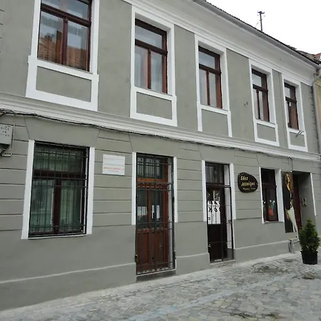 Апартаменти La Vali In Piata Sfatului